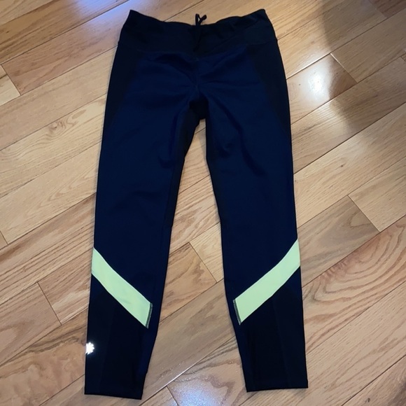 Athleta Color Block Leggings, EUC, barely worn, size M - Picture 2 of 10